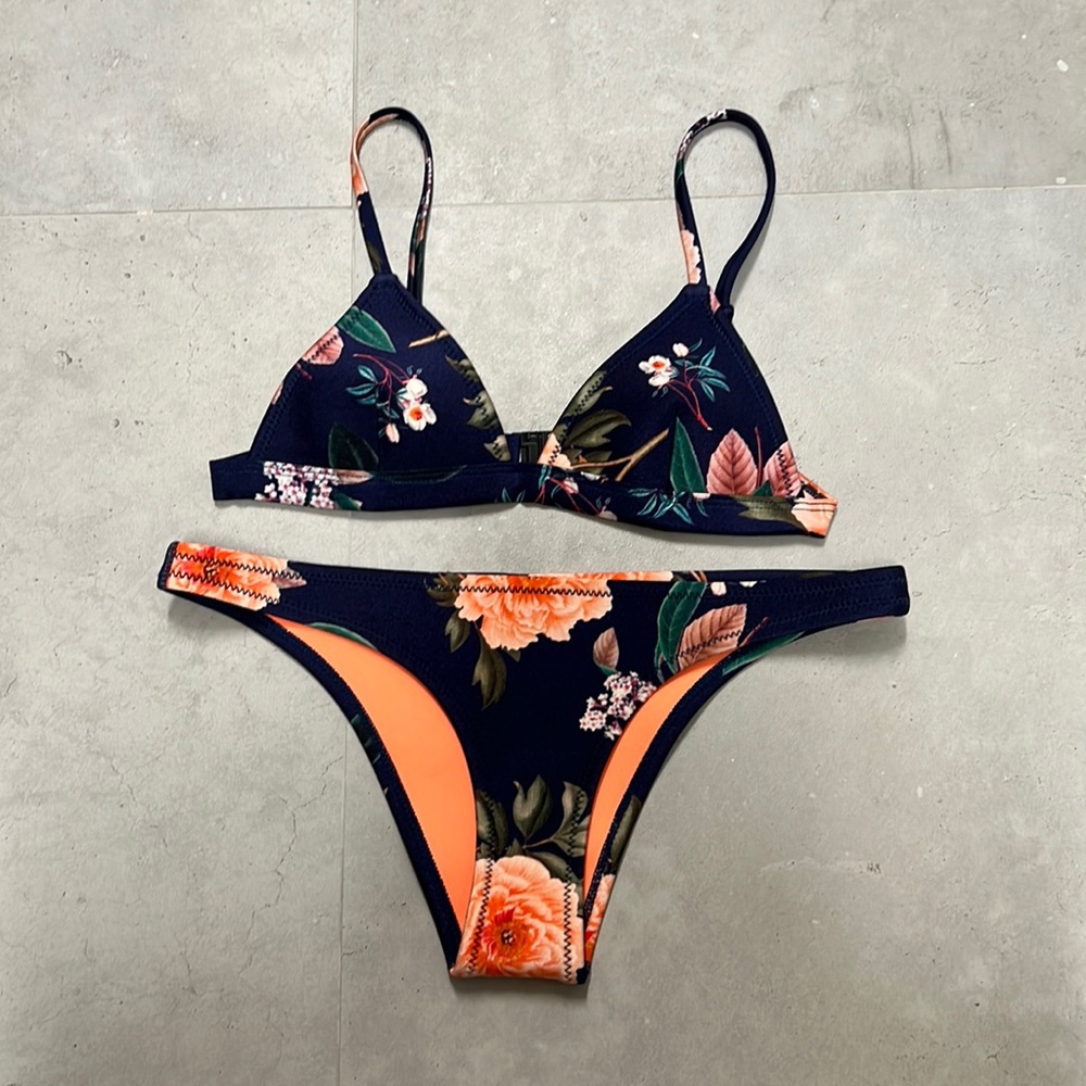 Triangl Delilah Navy Floral Bikini XS